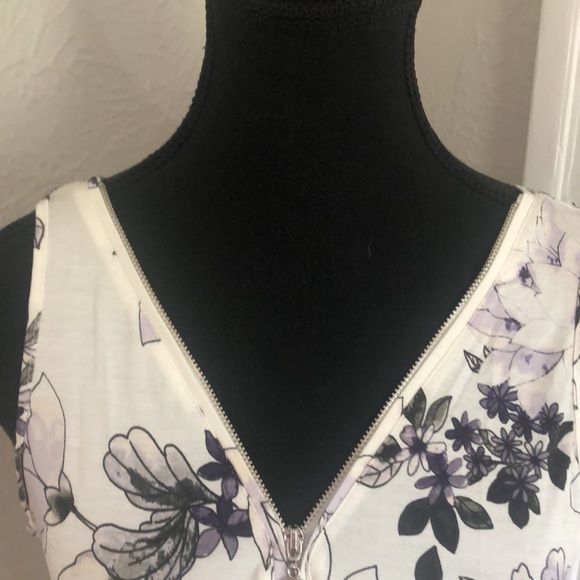 Ladies NWT Dynamite White & Purple Zip Tank - Size Small - Picture 3 of 7